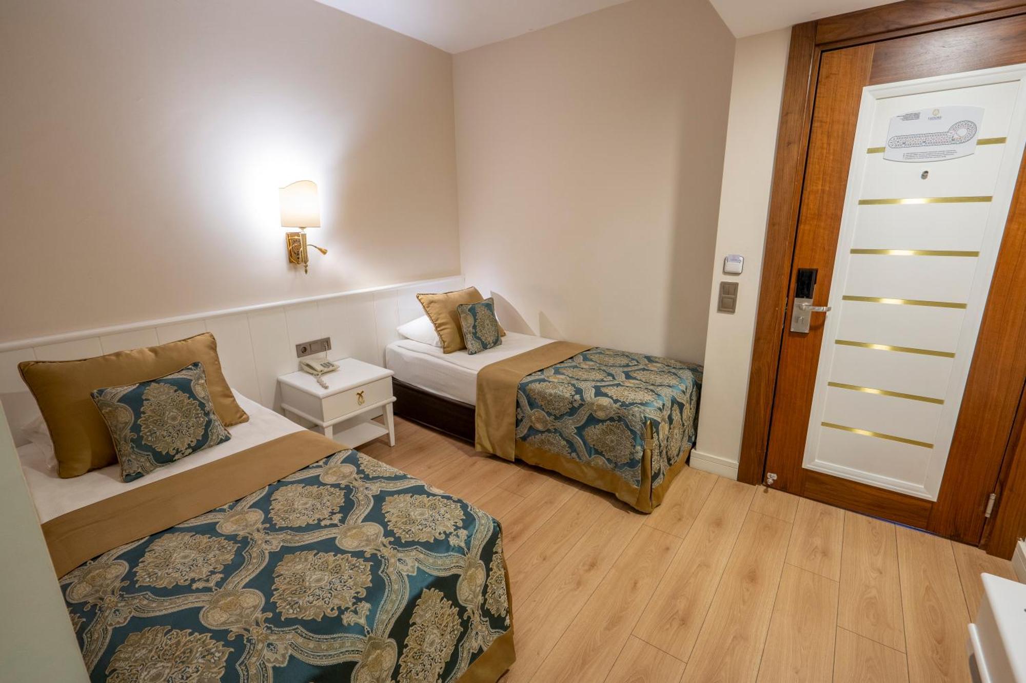 Hotel J'adore Deluxe & Ultra 5*