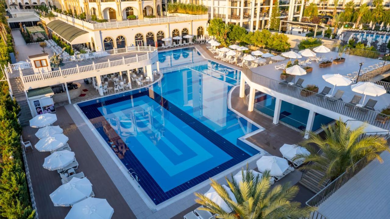 J'adore Deluxe & Ultra Hotel Side