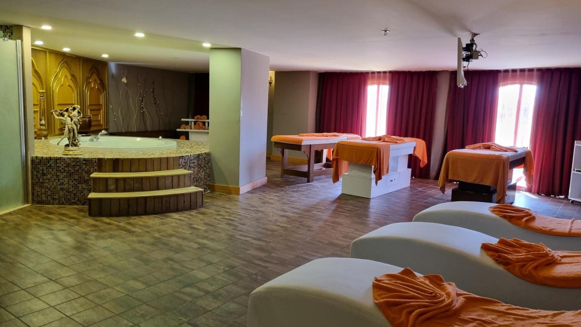 J'adore Deluxe & Ultra Hotel 5*